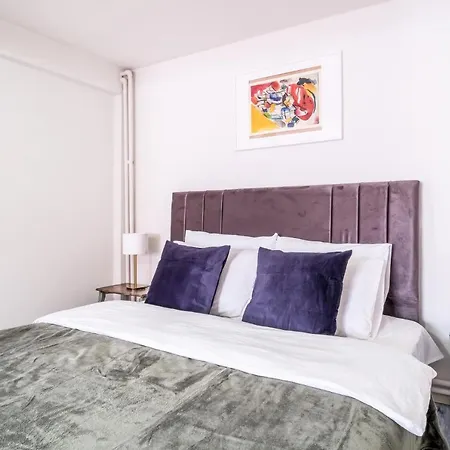 Gorgeous Flat With Balcony In Besiktas