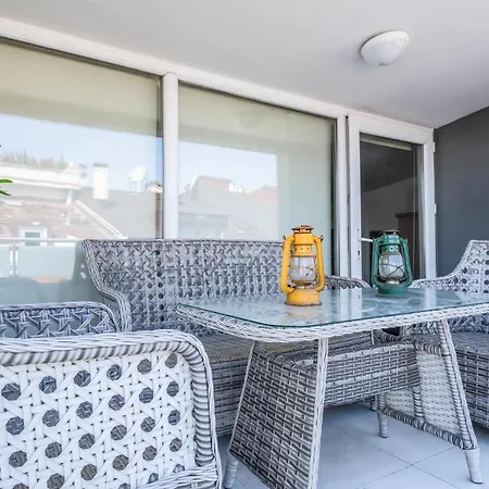 Gorgeous Flat With Balcony In Besiktas