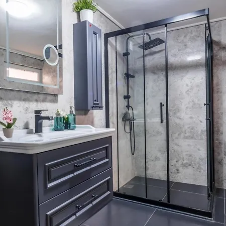 Apartment Gorgeous Flat With Balcony In Besiktas