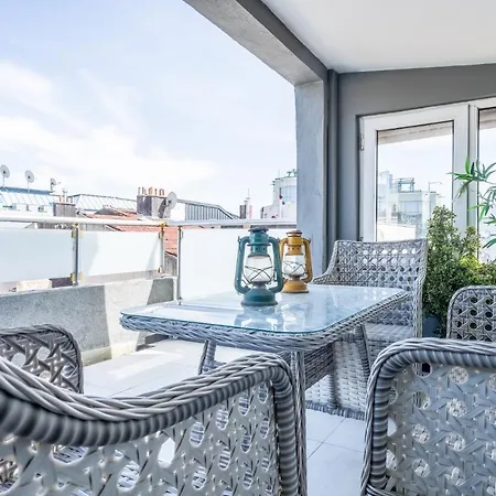 Apartment Gorgeous Flat With Balcony In Besiktas